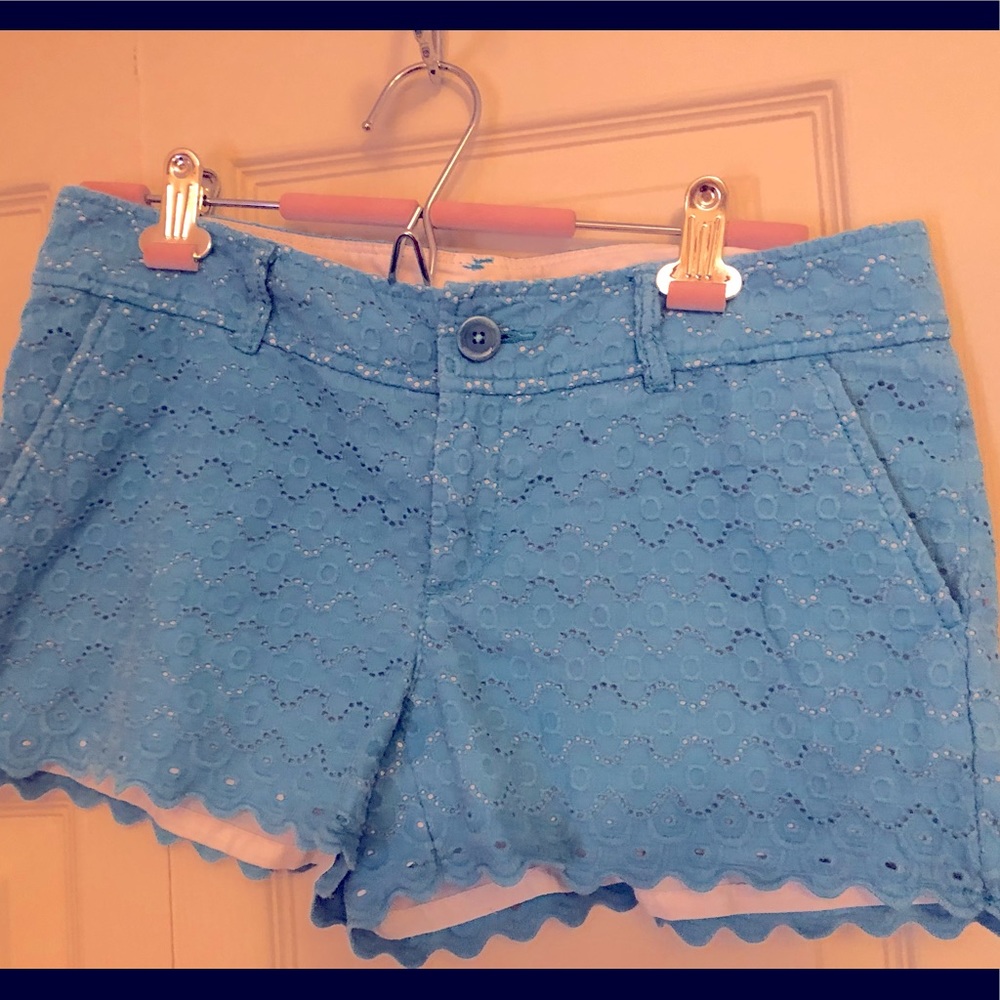 Lilly Pulitzer size 6. Scallop bottoms